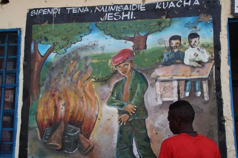 Ein Kindersoldat im Kongo