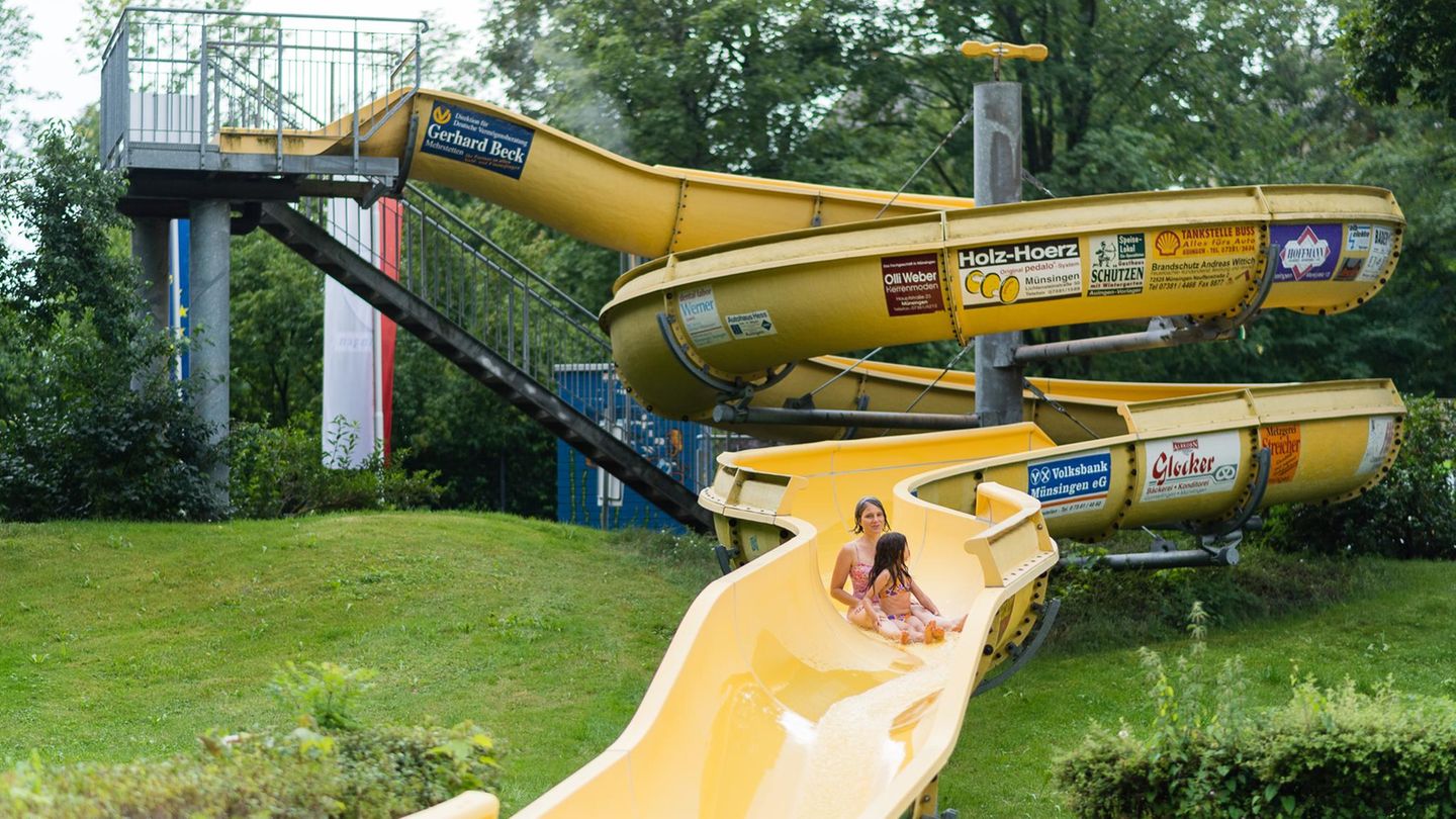 Wasserrutsche im Freibad in Münsingen