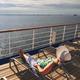 Bild 1 von 7 der Fotostrecke zum Klicken:  Seetage gehören zu entspannten Tagen an Bord eines Kreuzfahrtschiffes