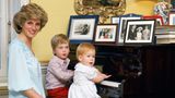 Unverkennbare Mutterliebe sieht man bei Prinzessin Diana, wenn sie mit ihren Söhnen zusammen ist