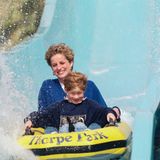 Unverkennbare Mutterliebe sieht man bei Prinzessin Diana, wenn sie mit ihren Söhnen zusammen ist