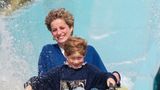 Unverkennbare Mutterliebe sieht man bei Prinzessin Diana, wenn sie mit ihren Söhnen zusammen ist