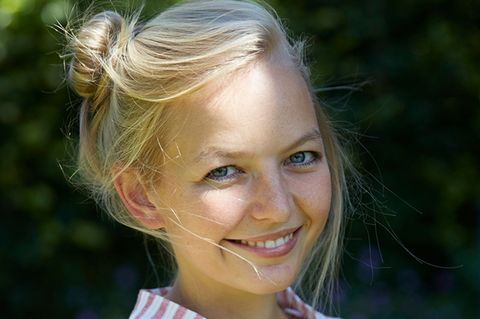 Single Louisa, 24, geht auch mal alleine feiern