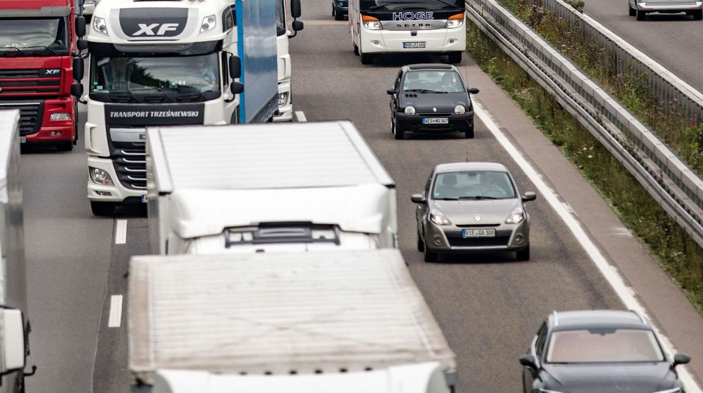 Mitten im Stau aus dem Auto auszusteigen, ist generell keine gute Idee (Symbolbild)