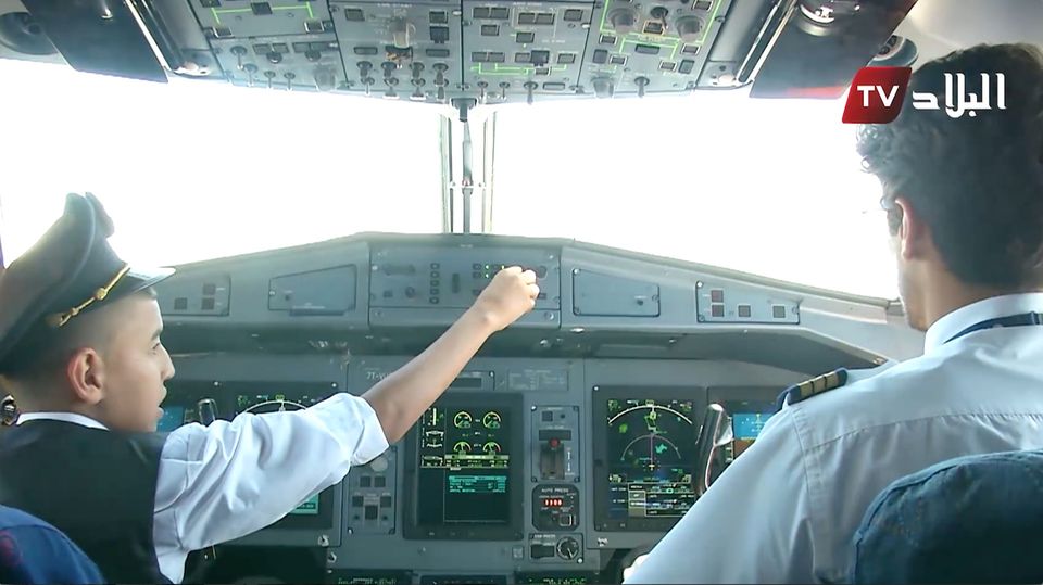 Misslungene Charity-Aktion: Piloten lassen 10-jährigen Waisen ans Steuer - jetzt bangen sie um ihren Job