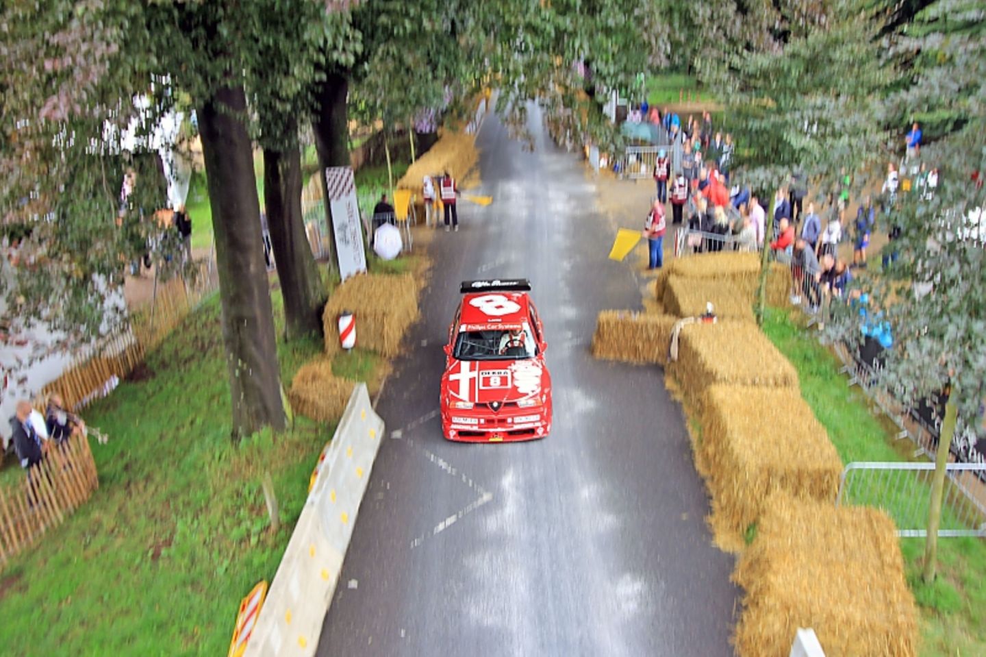 Im Renntempo geht es über die Rennstrecke bei den Classic Days.