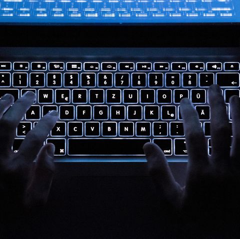 Angeblich sollte die junge Frau für eine Community im Darknet als Sexsklavin verlauft werden (Symbolbild).
