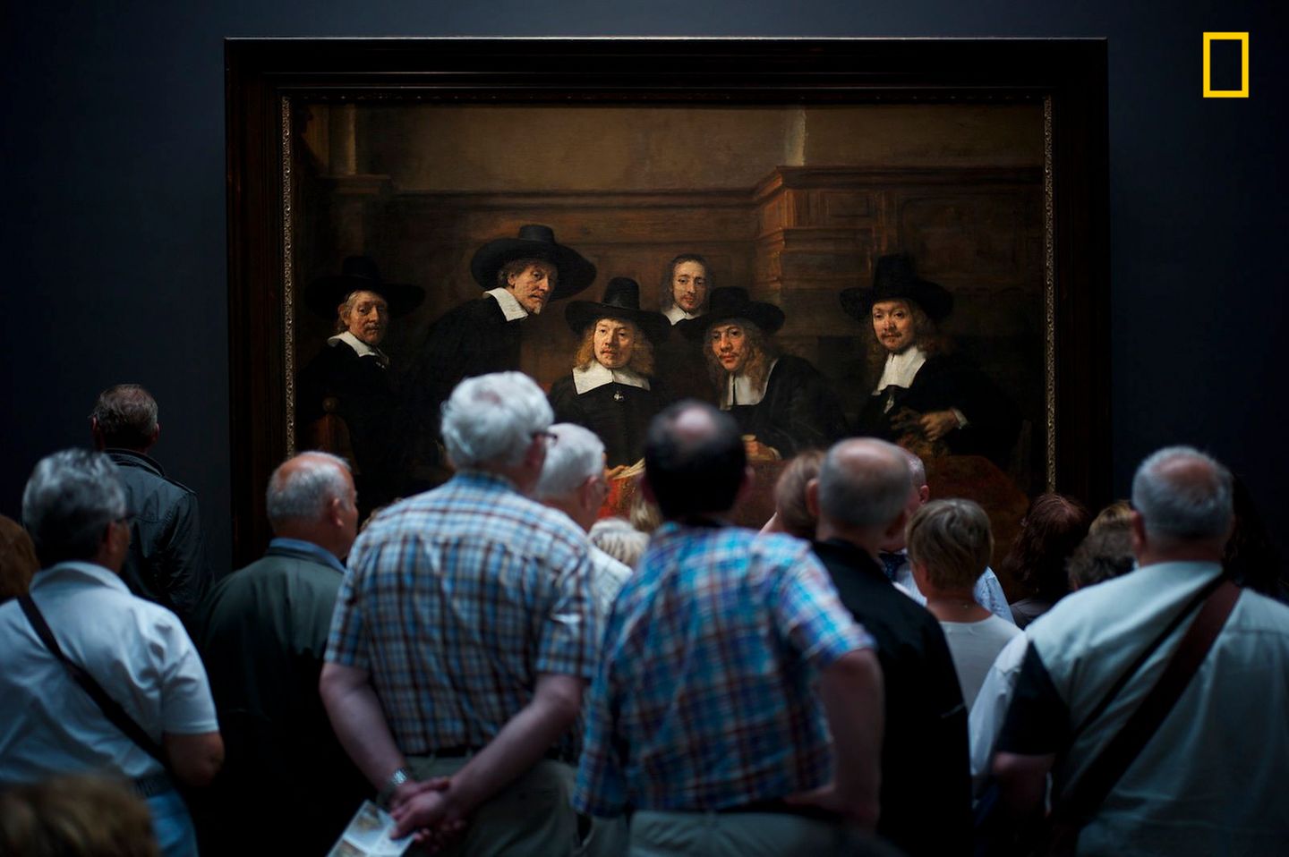 Wer beobachtet hier wen? Das Foto von Julius Y. entstand im Rijksmuseum Amsterdam vor dem berühmten Bild "Die Vorsteher der Tuchmacherzunft" von Rembrandt van Rijn.