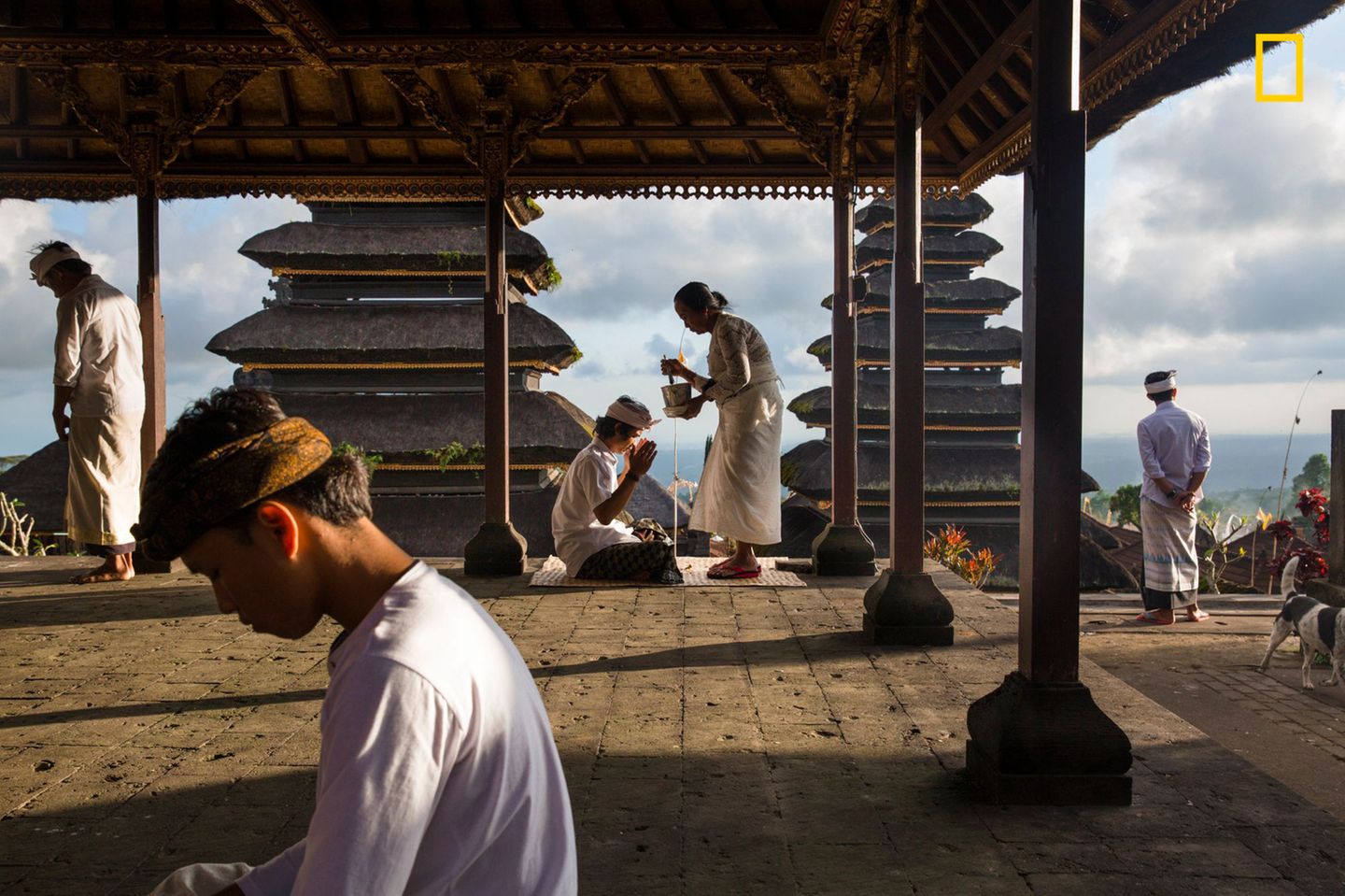 "Blessings at Besakih" nennt Michael Dean Morgan seine Aufnahme vom hinduistischen Besakih-Tempel auf der indonesischen Insel Bali.