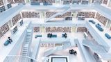 Kategorie Stadt: Diese Innenaufnahme wurde von Norbert Fritz in Stuttgart aufgenommen und verhalf ihm zum ersten Preis in der Kategorie Städte. Es handelt sich um den Neubau der Stadtbibliothek, ein Entwurf des koreanischen Architekten Eun Young Yi.