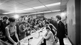 Kurz darauf spielen die Beatles in Memphis. Auf einer Pressekonferenz stellen sie sich den Fragen der Journalisten. Doch auch hier ist die Lage angespannt: Ein anonymer Telefonanrufer droht, einer der Musiker solle während des Konzertes erschossen werden. Die logische Folge von all dem Wahnsinn: Zehn Tage später, am 29. August 1966, geben die Beatles in San Francisco ihr letztes Konzert - und sollten nie wieder vor zahlendem Publikum auftreten.