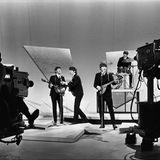 Ihren Auftritt in der "Ed Sullivan Show" verfolgten am 9. Februar 1964 sagenhafte 75 Million Zuschauer vor den Fernsehern. Wem die Band vorher kein Begriff waren, der wusste spätestens jetzt Bescheid. Die Sendung beflügelte die Beatlemania in Amerika. "Nach der 'Ed Sullivan Show' war auf einmal jeder Beatles-Fan, nicht nur die Jugendlichen", sagt Harry Benson.