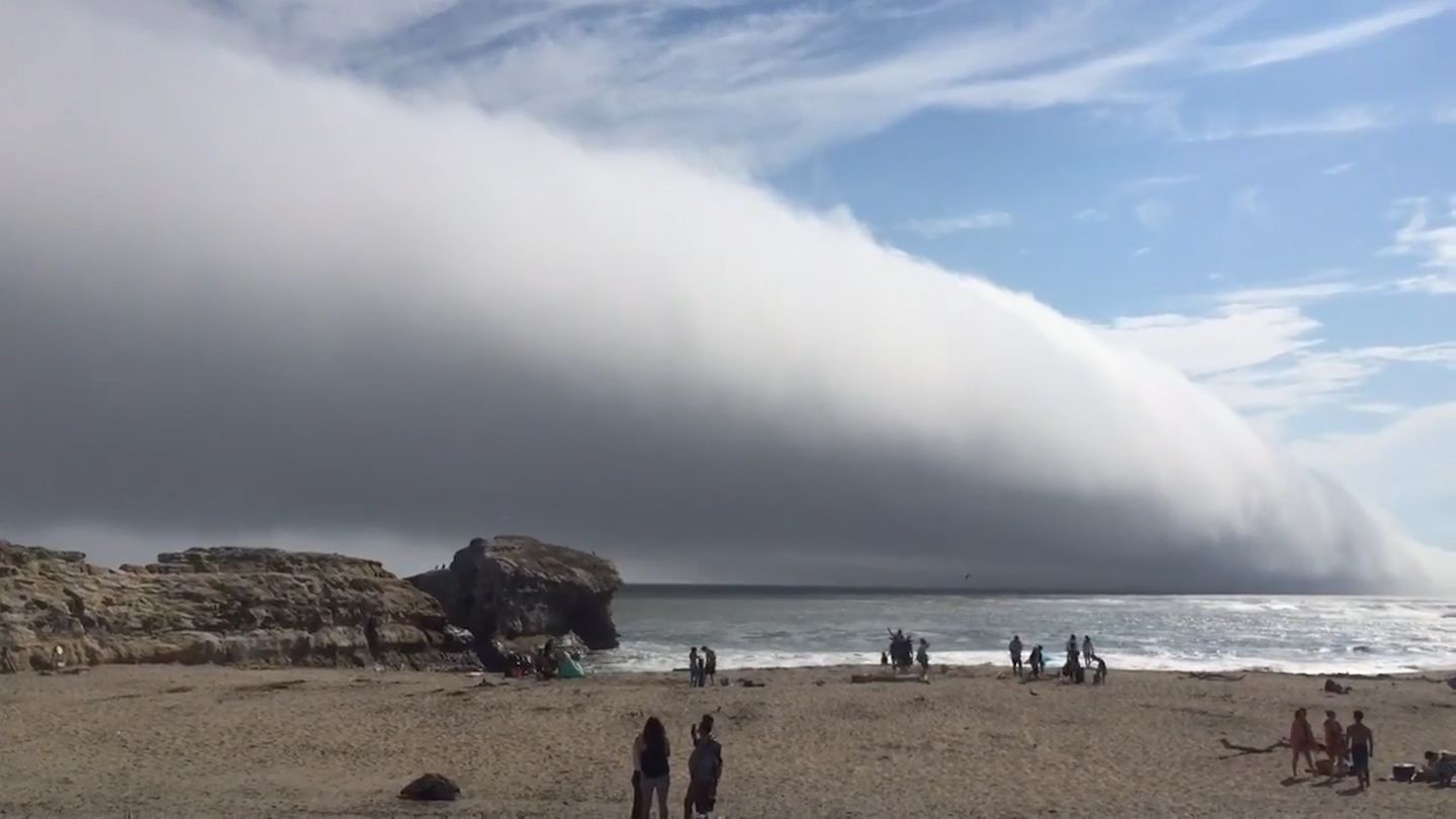 Santa Cruz: Gigantische Wolke zieht über den Strand | STERN.de