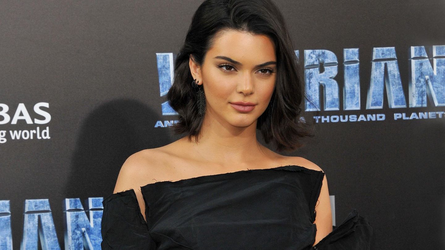Kendall Jenner posiert für die Fotografen