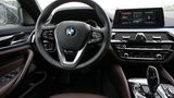 Das Cockpit des BMW 5ers ist fast mit dem des BMW 7ers identisch