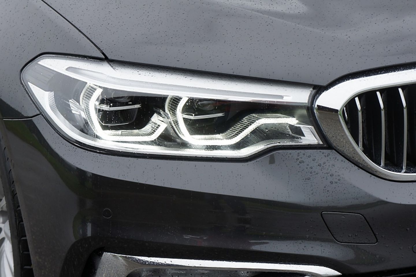 LED-Scheinwerfer sind serienmäßig, Kurvenlicht kostet Aufpreis