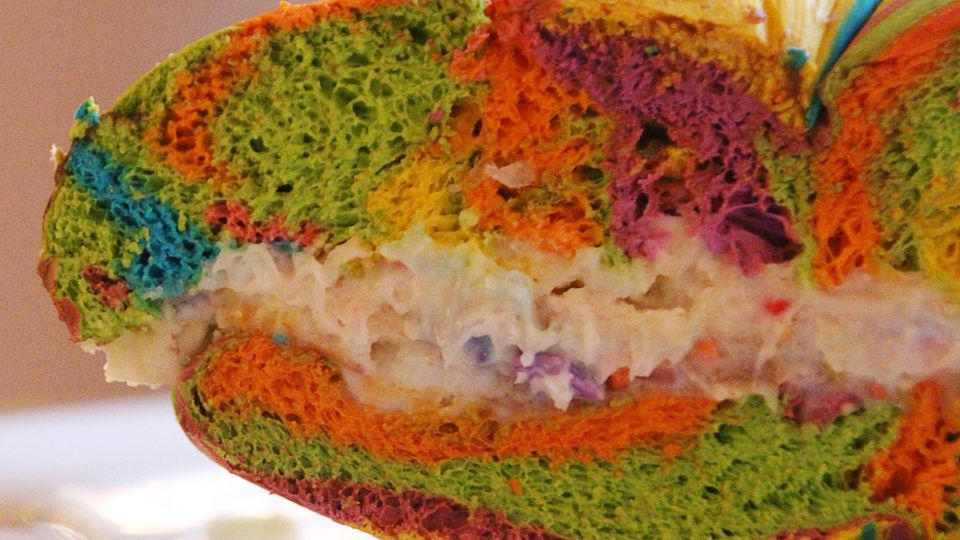 Das ist ein Rainbow-Bagel – New Yorker Restaurantkritiker raten davon ab