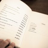 Sie sind aus Papier und handgeschrieben: Speisekarten. Bei Fabio Haebel verschwinden Menü- und Weinkarten ständig. Vielleicht nehmen sich die Gäste die als Andenken mit?