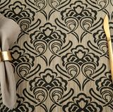 Serviettenringe sind doch nur etwas für alte Leute. Nicht aber wenn sie gold glänzen, dann rutscht schon der eine oder andere Serviettenring in die Hosentasche. Zum Leid der Gastronomen.