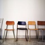 Ernsthaft, ein Stuhl? Leider ja. Fabio Haebels Restaurant bietet auch ein paar Außenplätze. Einmal fuhr jemand mit dem Fahrrad vorbei, hakte sich einen Stuhl unter den Arm und war nichts wie weg.