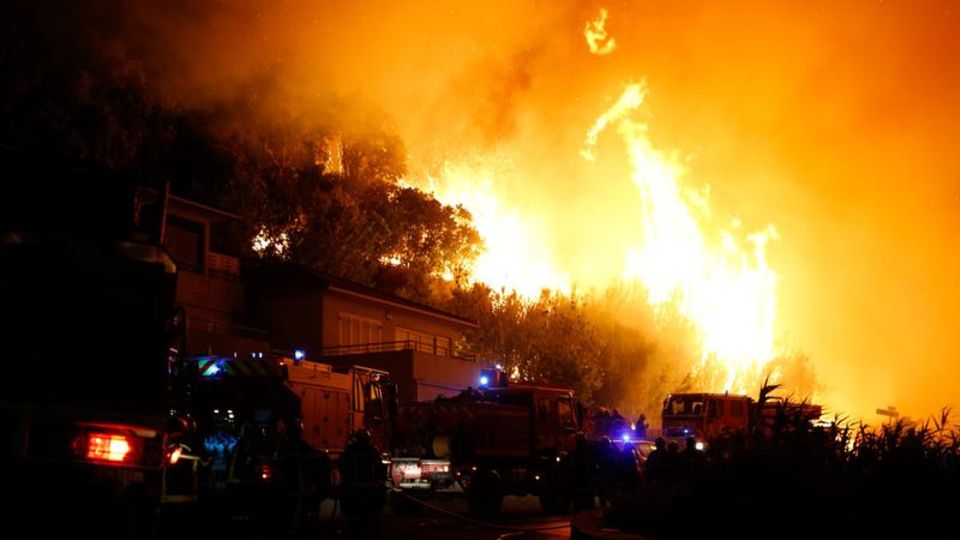 Biguglia, Korsika, Frankreich: Die Feuerwehren der Mittelmeerregion kämpfen mittlerweile jeden Sommer gegen die verheerenden Brünste