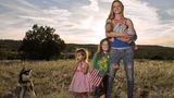 Jessi Bergkvist aus New Mexico lebt von Aushilfsjobs, meist muss sie ihre Kinder mit zur Arbeit nehmen: "Wer gegen Trump ist, kann hier nicht leben"