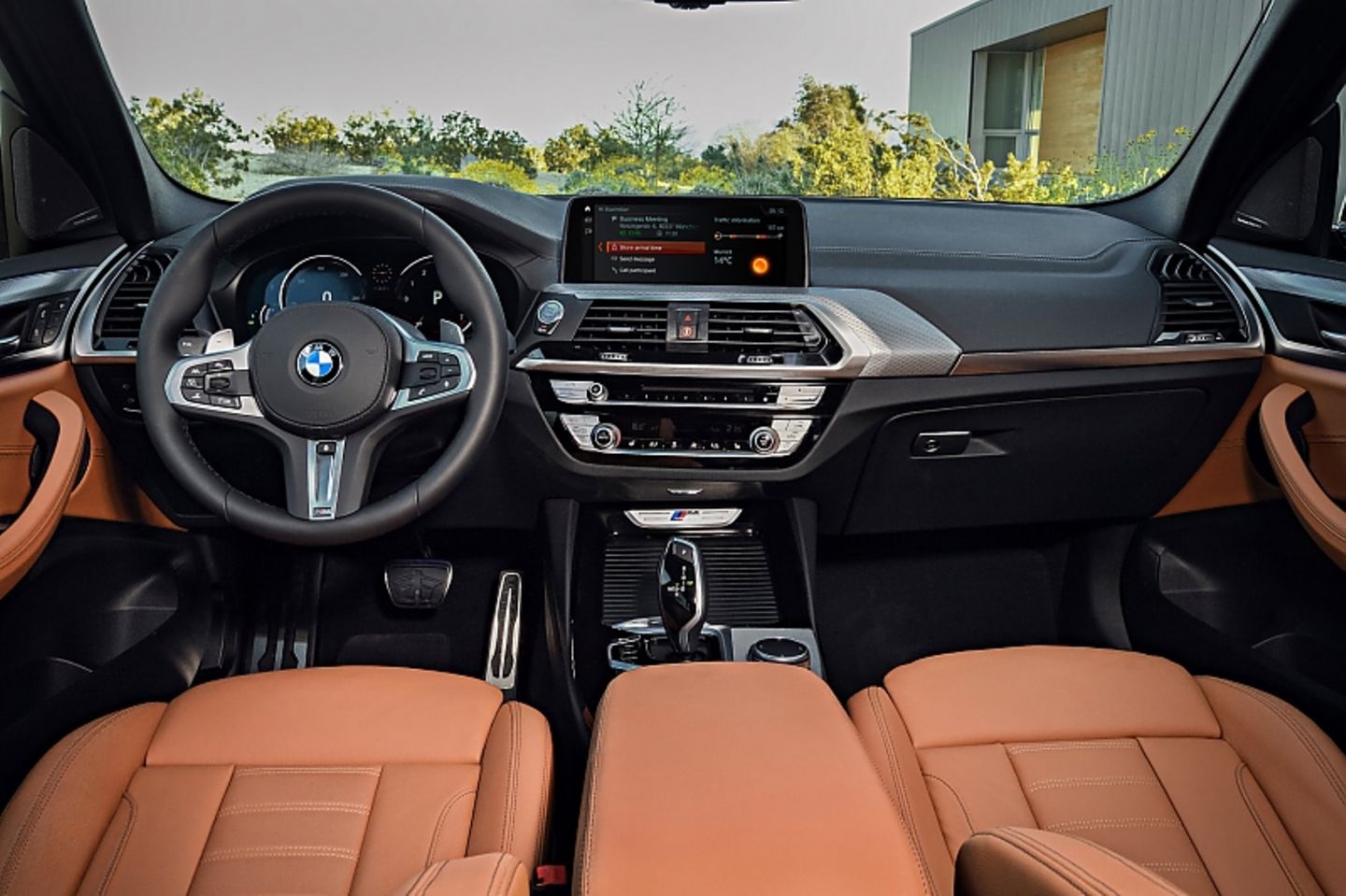 BMW Tech Office Chicago - per Sprache und Bildschirm wird die Verbindung hergetellt