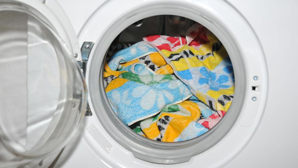 Alltagsphänomen: Waschmaschine und grauer Schlamm Waschmaschine: Wie kommt der graue Schlamm in die Trommel?
