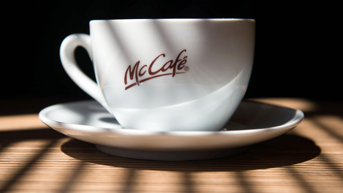 McDonald's setzt künftig bei Heißgetränken verstärkt auf Porzellangeschirr statt Wegwerfverpackungen