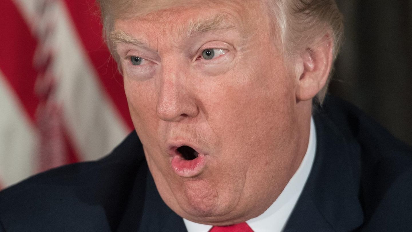 Donald Trump wird von Transgender-Frauen aus den US-Streitkräften verklagt