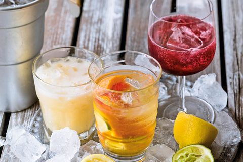 Eisgekühlt und fruchtig: Litschi-Ingwer-, Zitrus- und Beeren-Aperitif (v.l.)