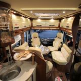 Dieses Interieur gehört zu einem 121.200 Euro teuren Carthago chic e-line I 51 QB S linerclass.