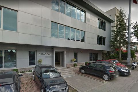 In diesem Gebäude in Ankara sitzt das Büro des Rheinmetall-Joint-Ventures. Das Foto stammt aus dem Jahr 2014, die Firma Ortadogu ist inzwischen ausgezogen, ihr Firmenschild vom Eingang entfernt.