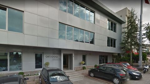 In diesem Gebäude in Ankara sitzt das Büro des Rheinmetall-Joint-Ventures. Das Foto stammt aus dem Jahr 2014, die Firma Ortadogu ist inzwischen ausgezogen, ihr Firmenschild vom Eingang entfernt.