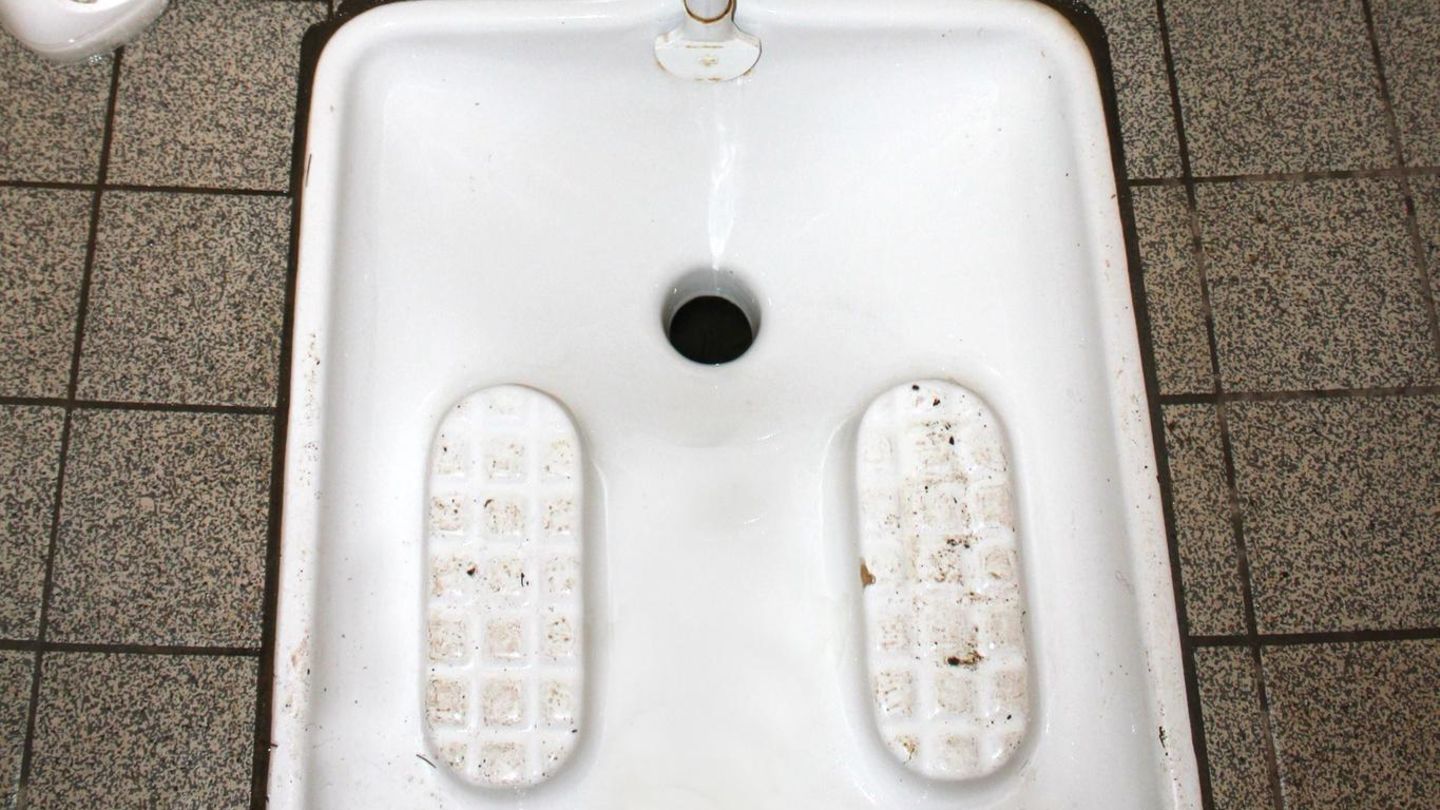 Hock-WCs sind in vielen Teilen der Welt üblich. In Köln sorgt der Einbau in einem Kulturzentrum für Diskussionen. (Archivbild)