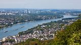 Platz 10: Bonn  Bonn schafft es mit weniger als 2 Prozent auch noch ins Ranking. Insgesamt entfallen auf die Top-10-Städte rund die Hälfte aller von Adzuna gefundenen Stellen für Absolventen (Stand August 2017).