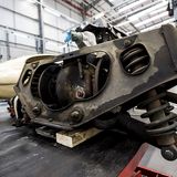 An allen Bauteilen wird gearbeitet