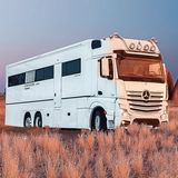 26 Tonnen bringt der Centurion von Concorde auf die Waage. Ohne Lkw-Führerschein geht bei den Giganten nichts. Und für eine nur halbwegs befestigte Piste sind sie auch nicht gemacht.