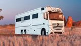 26 Tonnen bringt der Centurion von Concorde auf die Waage. Ohne Lkw-Führerschein geht bei den Giganten nichts. Und für eine nur halbwegs befestigte Piste sind sie auch nicht gemacht.