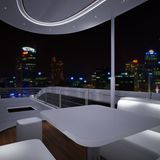 Beste Aussichten auf den Urlaub  Unverschämt viel Platz auf dem Sonnendeck der "Landyacht".  Die Außenform trägt eindeutig die Handschrift von Luigi Colani. 