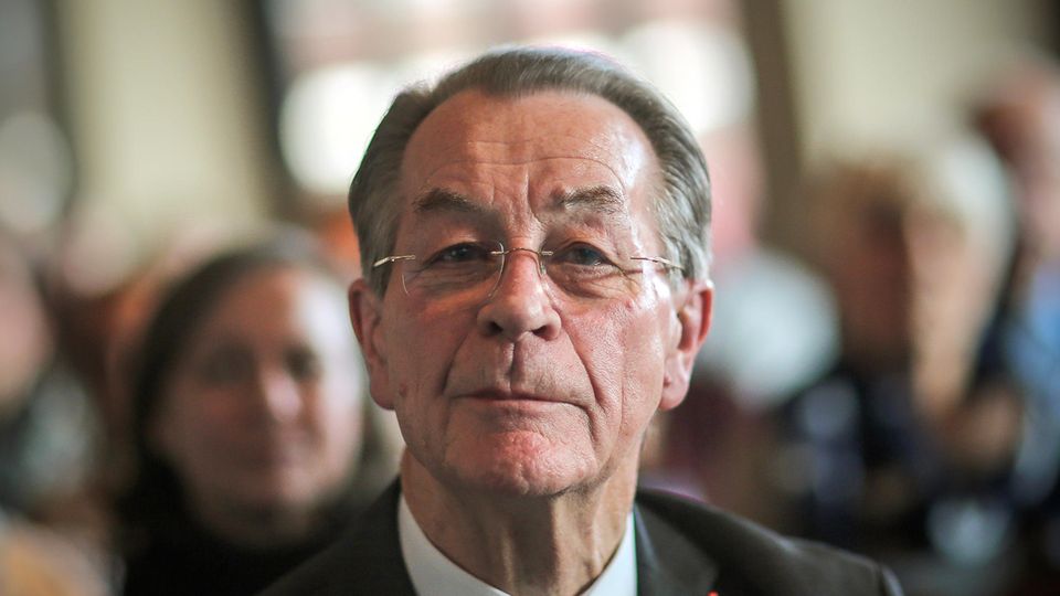 "Die vielen Flüchtlinge bedeuten einen enormen volkswirtschaftlichen Nutzen für das geburtenschwache Deutschland", schrieb Franz Müntefering in einem Gastbeitrag für die Süddeutsche Zeitung