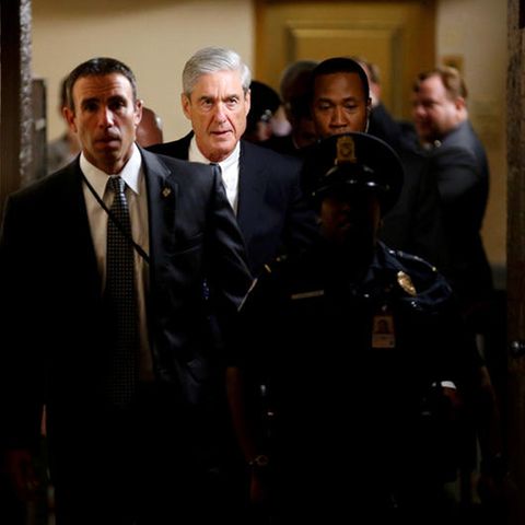Robert Swan Mueller III (r., Mitte) hat als FBI-Direktor Terroristen bekämpft. Jetzt ermittelt er im Auftrag des Staates gegen Trumps Wahlkampfteam, Trumps Familie und den Präsidenten selbst