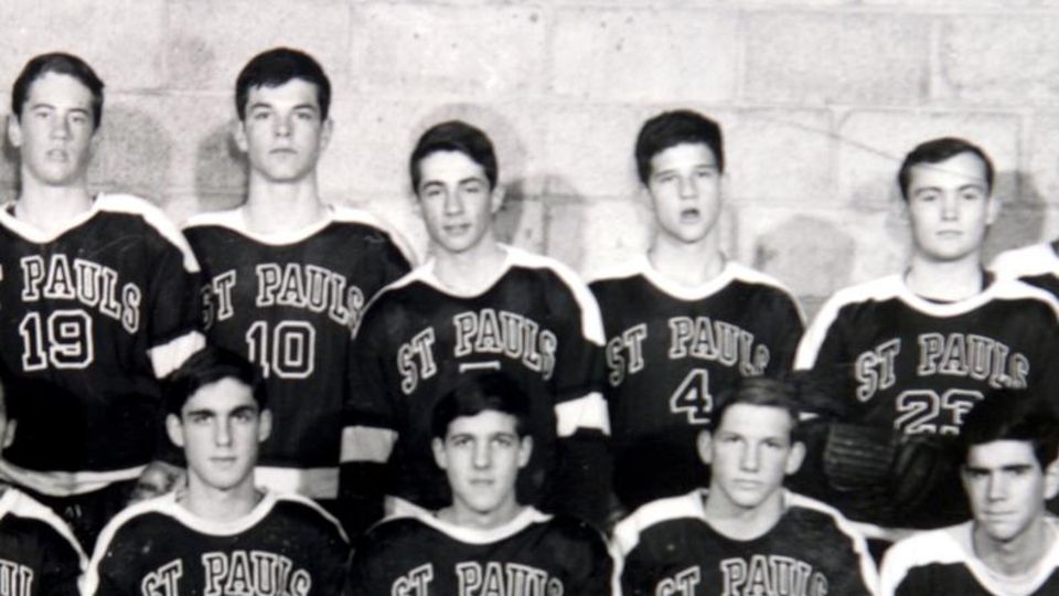 Im Hockey-Team der St. Paul's School in New Hampshire spielte Mueller (Nr. 12) 1962 neben dem späteren Außenminister John Kerry (Nr. 18)