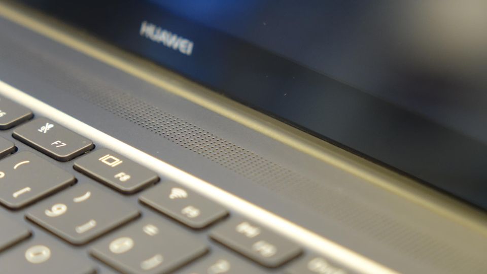 Für das kompakte Gehäuse ist der Sound relativ satt - Wunder darf man aber nicht erwarten.