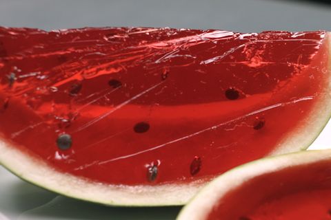 Mit Wackelpudding gefüllte Melone