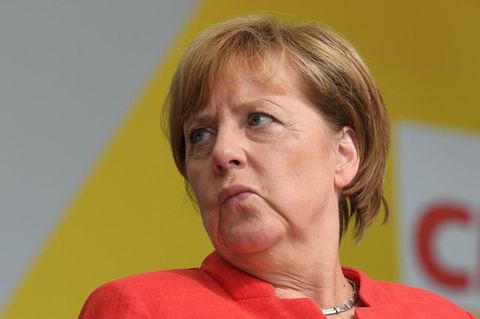 Auch wenn es für CDU/CSU im stern-RTL-Wahltrend diesmal um einen Punkt runter geht, bleibt Angela Merkel klar auf Kanzlerkurs.