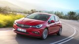 Der Opel Astra, einst schärfster Konkurrent des Golf, bringt es mit 4.086 Zulassungen auf Rang vier der Verkaufs-Hitparade. Er schafft etwa 25 Prozent der Zulassungen des Golf. Als 1.0 ECOTEC Turbo mit 77 kW/105 PS und 5-Gang-Handschalter ist der Fünftürer ab 18.360 Euro zu haben. Der Dreizylinder-Benziner schluckt 4,4 bis 4,5 Prüfstands-Liter je 100 Kilometer, braucht 11,2 Sekunden bis 100 km/h und ist maximal 195 Sachen schnell.