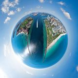 Mit dem Speedboat raus aufs Meer: Die Hafeneinfahrt von Miami mit türkisfarbenem Wasser und weißen Sandstränden.