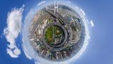 Wie ein Globus wirkt dieses mit dem Fisheye aufgenommene Foto: Es zeigt die Nanpu-Brücke über den Huangpu-Fluss in Shanghai.
