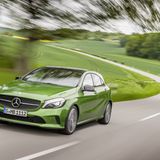 Dass Mercedes die A-Klasse bald kräftig auffrischen will, ist kein Geheimnis. Vielleicht rutscht der Kompakte mit Stern dann wieder von Rang acht weiter nach oben. 2.693 Neuzulassungen gab es im Juli 2017. In das Ranking der Top Ten passt beispielsweise die A 180 Limousine mit 90 kW/122 PS, 6-Gang-Schaltgetriebe, einem Normverbrauch von 5,6 Liter und einem Preis ab 25.930,10 Euro. 8,9 Sekunden dauert der 100er-Spurt, maximal 202 km/h sind drin.